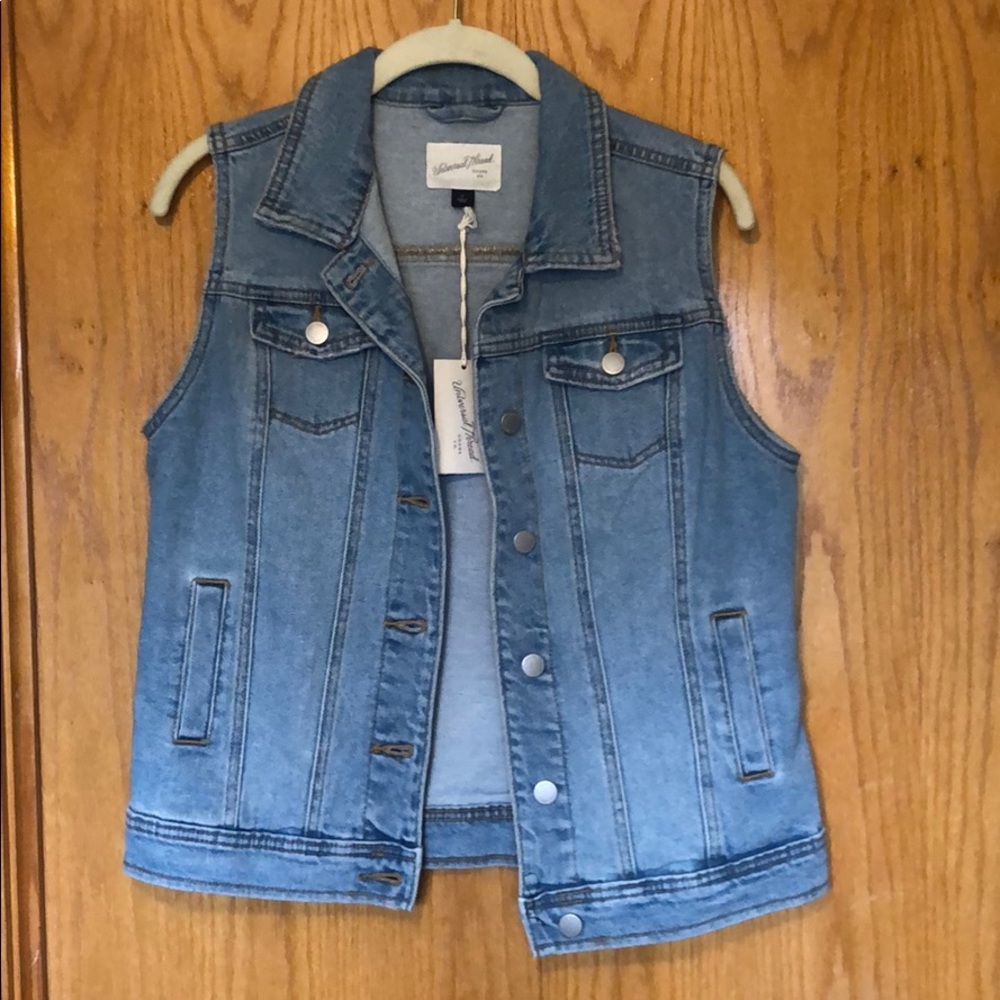 NWT Universal Thread jean vest!
